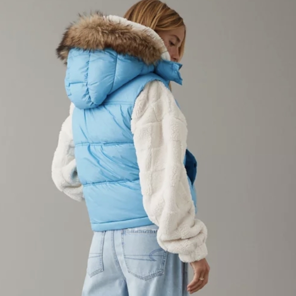 American Eagle AE Outfitters Puffer Vest with Faux Fur Hood Nwt Size Small
